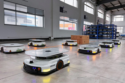 AMR 与 AGV 装卸服务中的关键区别